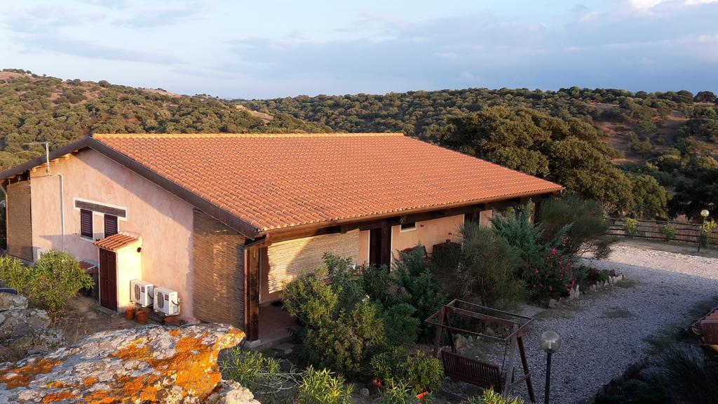 Agriturismo Pedru Caddu Tula Buitenkant foto