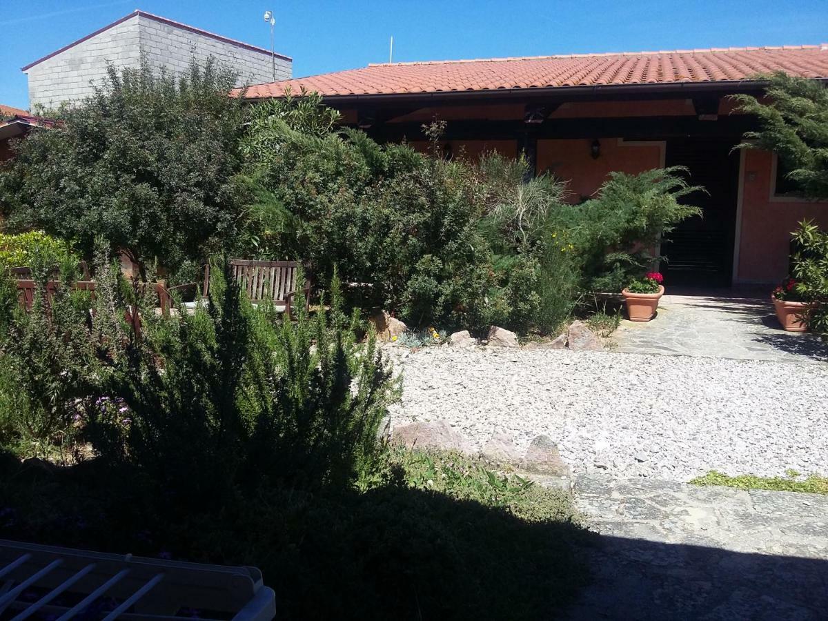 Agriturismo Pedru Caddu Tula Buitenkant foto